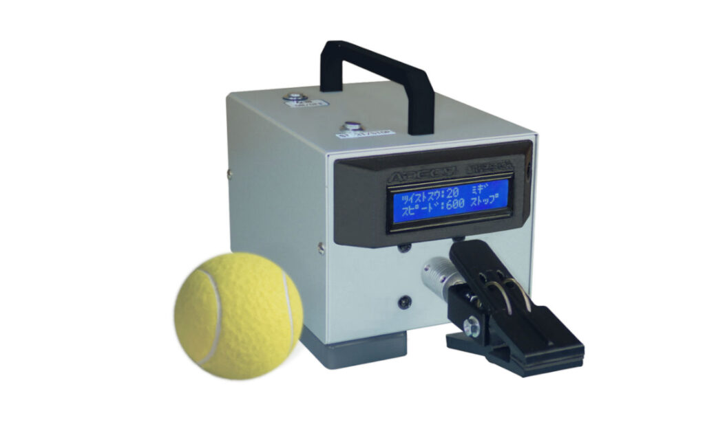 ねじろうくんとテニスボールとのサイズ比較。