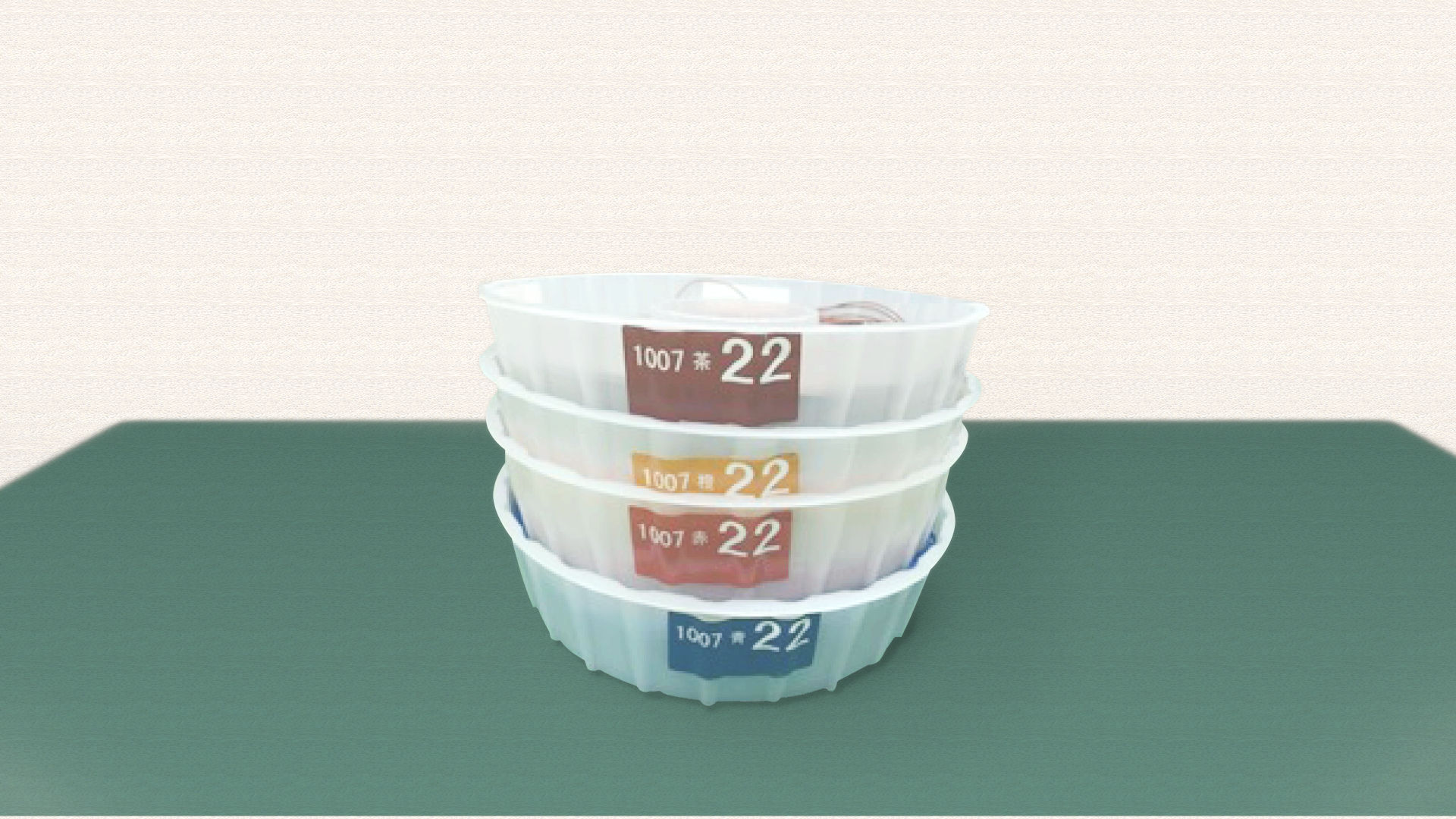 ケーブル収納ケースを4つ重ねて収納している様子